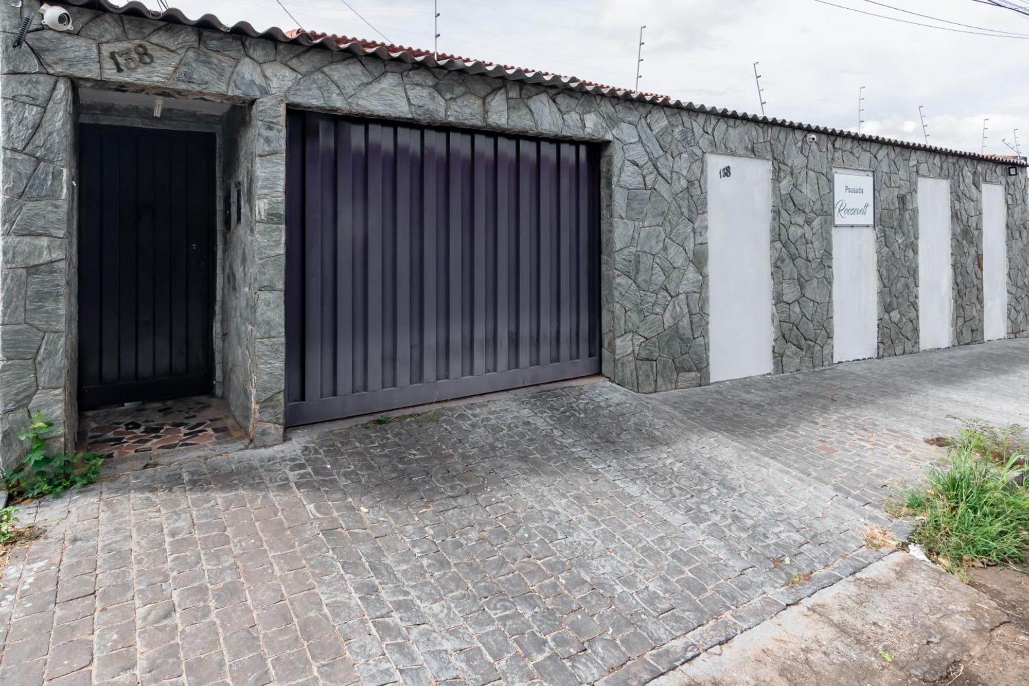Pousada Roosevelt Quarto 04 - Pousada Central Prox Rodoviaria E Dist Industrial Hotell Uberlândia Exteriör bild